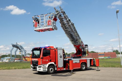 MAN and Rosenbauer present electric turntable ladder truck