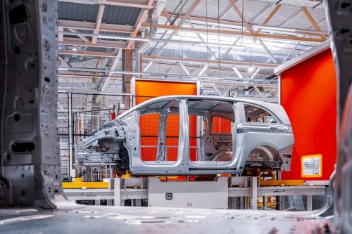 Mercedes-Benz launches series production of the VLE