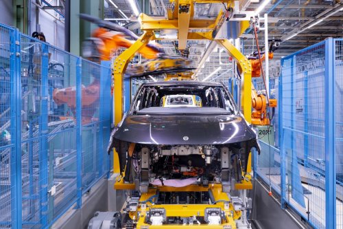 Mercedes-Benz launches series production of the VLE