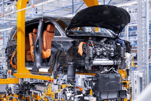 Mercedes-Benz launches series production of the VLE