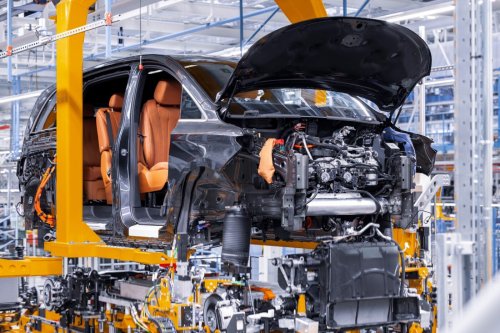 Mercedes-Benz launches series production of the VLE