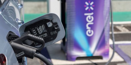 Targeted thefts force HPC charging stations offline near Naples