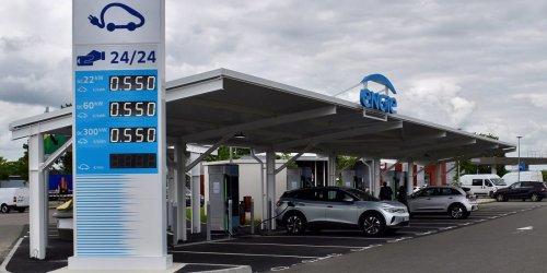 France targets 30,000 fast chargers for cars and trucks