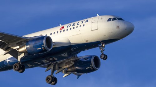 Man Finds Out Slapping A Flight Attendant's Ass To Get Her Attention Will Land You Federal Charges And Maybe 20 Years In Prison