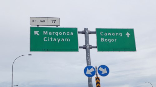 Do All Official U.S. Road Signs Use The Same Font And Design?