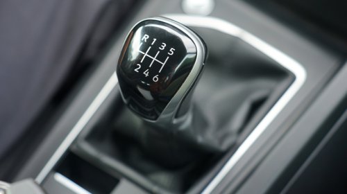 Driving A Manual Doesn't Just Make You Cool, It Makes Your Brain Healthy Too