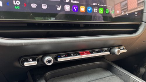 Hyundai's New Pleos Connect Infotainment System Is High-Tech Without Completely Losing The Plot