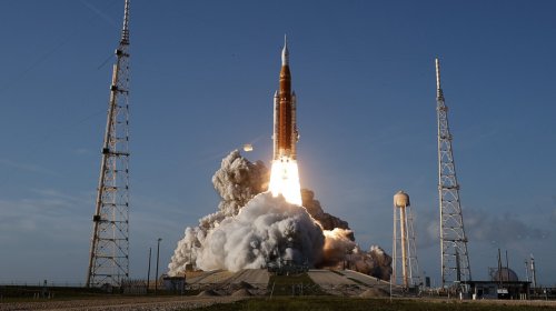 Here's Why Rocket Launch Trajectories Are Curved Like Bananas