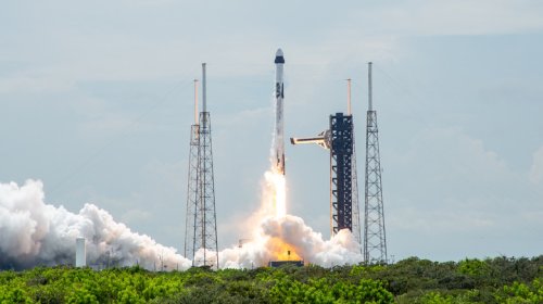 SpaceX Is So Confident In Its New Starship Rocket That It's No Longer Taking Reservations For The Dependable Falcon 9