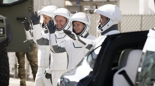 SpaceX Is So Confident In Its New Starship Rocket That It's No Longer Taking Reservations For The Dependable Falcon 9