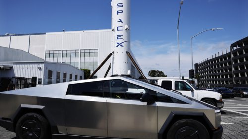 Tesla, Cybertruck, Tesla Cybertruck Sales Propped Up By SpaceX Purchases