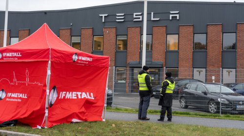 Tesla, Tesla Is Absolutely Dominating A Shrinking EV Market