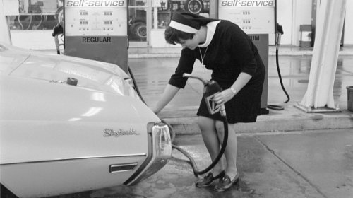 The Best Unconventional Advice For Saving Money On Gas, According To Our Readers