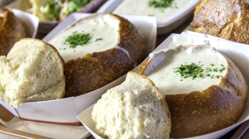 These Are The Worst Foods To Eat While Driving