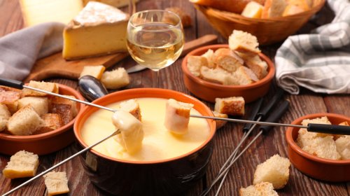 These Are The Worst Foods To Eat While Driving