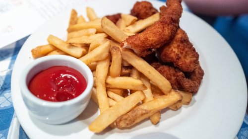 These Are The Worst Foods To Eat While Driving