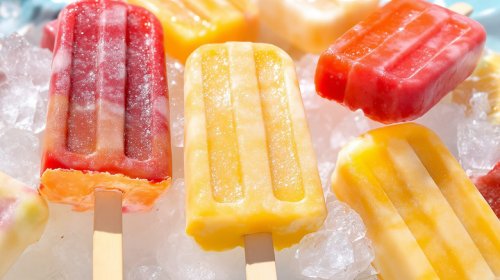 These Are The Worst Foods To Eat While Driving