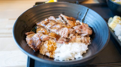 These Are The Worst Foods To Eat While Driving