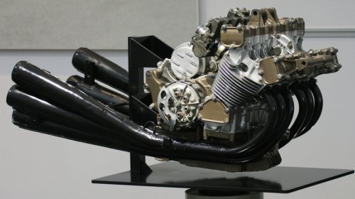 This 18,000-RPM Marvel Is The Smallest Inline-6 A Manufacturer Ever Put In A Motorcycle