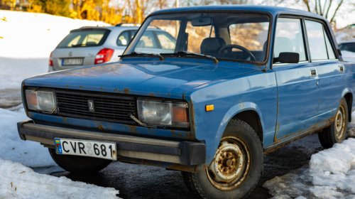 What To Know About Daily Driving A Car From The '70s