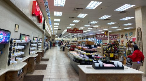 Where To Find Those Rare, Non-Huge, Normal-Sized Buc-Ee's Fueling Stations