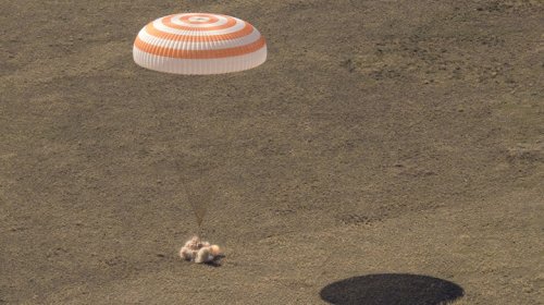 Why Americans Land Spacecraft In The Ocean While The Russians Go For Solid Ground