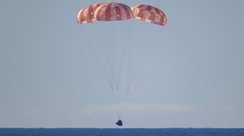 Why Americans Land Spacecraft In The Ocean While The Russians Go For Solid Ground