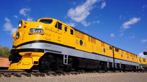 Why Many Modern Electric Trains Stick With Diesel Engines Over Power Lines Or Batteries