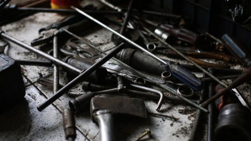 8 Old School Automotive Tools That Even Experienced Car People Might Not Recognize