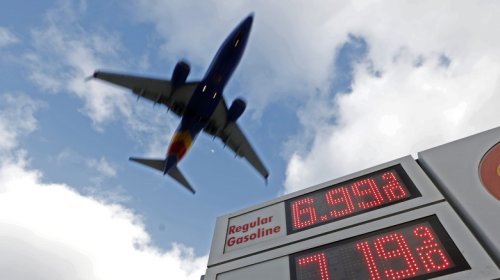 900 Planes Grounded Due To Engine Shortage, Claims United CEO