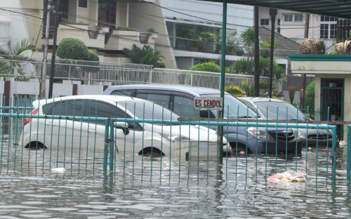 Begini Cara Cegah Mobil Rusak Lebih Parah Saat Terendam Banjir