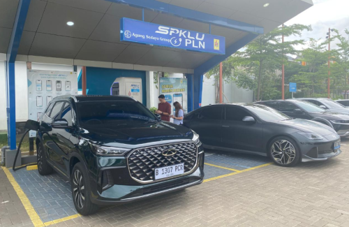 Duel SUV Hybrid, Toyota Innova Zenix Hybrid vs Chery Tiggo 8 CSH, Mana Lebih Unggul?