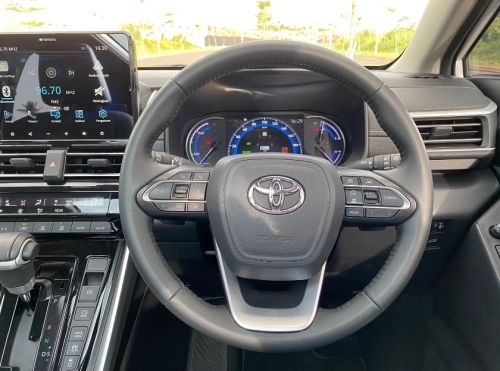 Duel SUV Hybrid, Toyota Innova Zenix Hybrid vs Chery Tiggo 8 CSH, Mana Lebih Unggul?