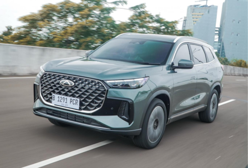 Duel SUV Hybrid, Toyota Innova Zenix Hybrid vs Chery Tiggo 8 CSH, Mana Lebih Unggul?