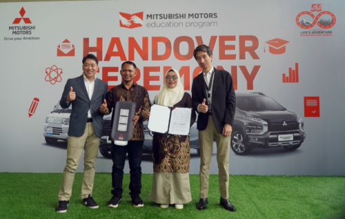 Mitsubishi, Siswa SMK di Jawa dan Sumatera Full Senyum, 10 Unit Mobil Mitsubishi Dikasih Gratis Buat Belajar