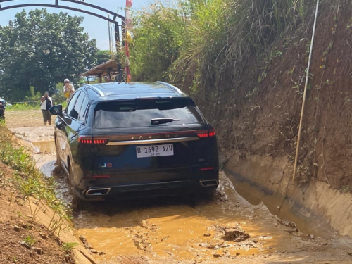 Uji Ketangguhan Jaecoo J8 AWD di Trek Off-road, Efortless Tanpa Batas, Pelototi Foto-foto Ekstremnya!