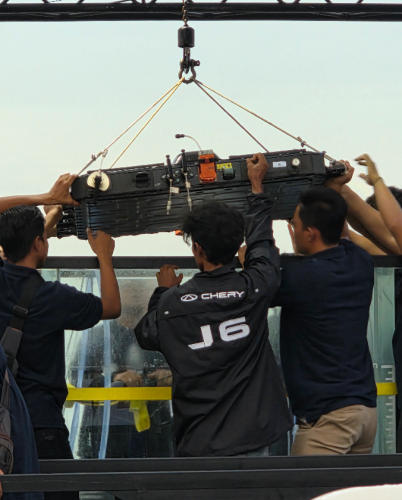 Gak Nyangka, Direndam Air Laut Selama 53 jam 50 Menit, Baterai Chery Tiggo 8 CSH Masih Normal