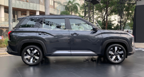 Galeri Foto : Intip Lebih Dekat Mitsubishi Destinator, Apakah Lega dan Fitur Komplet?