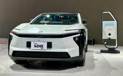 Toyota, Toyota bZ4X, Toyota bZ4X Resmi Dirakit Lokal, Harganya Siap Gebrak Pasar Indonesia