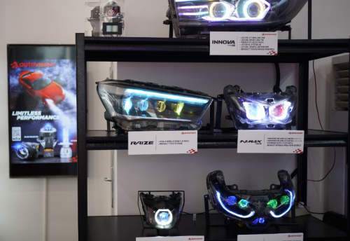 Autovision Luncurkan BiLED Projector Dakar Carbon RTF di GIIAS 2025. Punya Fitur Modern dan Teknologi Canggih