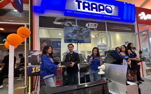 Drifter Wanita, Revy Vamella Bikin Ramai Booth Trapo di GIIAS 2025, Pamer Proteksi Mobil