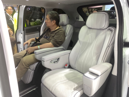 Pilihan MPV Listrik Premium, Ada Denza D9, Mifa 9 dan Xpeng X9, Ini Bedanya Bos!