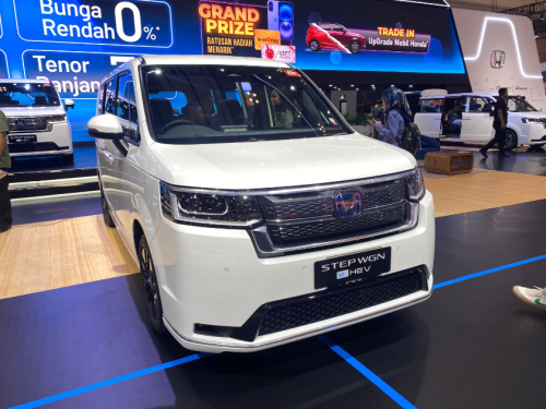 Adu Spesifikasi Van Hybrid : All New Nissan Serena e-Power vs Honda Step WGN e:HEV