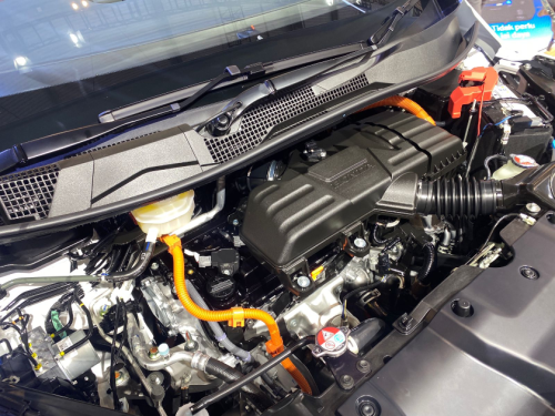 Adu Spesifikasi Van Hybrid : All New Nissan Serena e-Power vs Honda Step WGN e:HEV