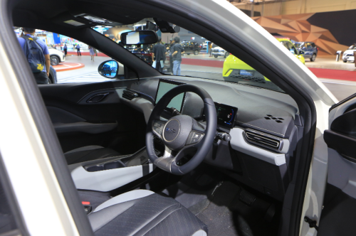 BYD, Pilih Tipe Paling Tinggi atau Rendah, Ini Perbedaan BYD Atto 1 Dynamic dan Premium
