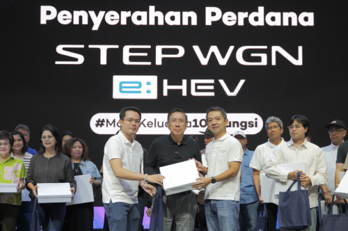 Honda, Honda e, 20 Pemilik Honda Step WGN e:HEV Senyum Lebar, Mobil Sudah Diterima di GIIAS 2025