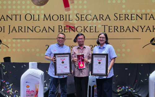 Astra Otoparts Pecahkan Rekor MURI Penggantian Oli Serentak Terbanyak