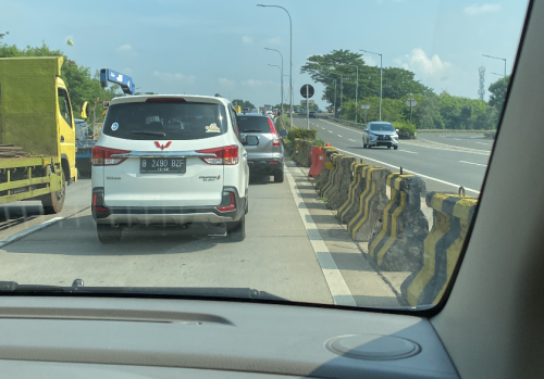 6 Tips Saat Terjebak Kemacetan Parah, Biar Nggak Bete