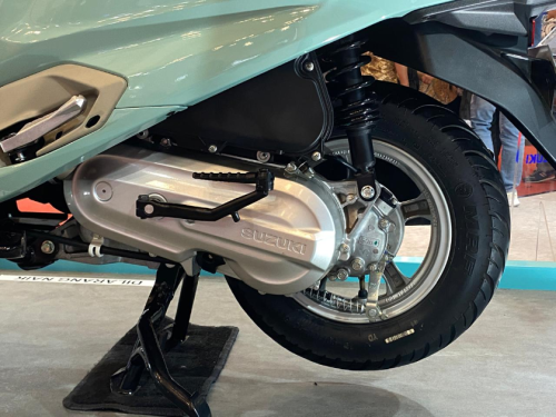 Suzuki Access 125 Resmi Diluncurkan di IMOS 2025, Skutik Retro Pas Buat Kaum Urban Pengin Tampil Beda