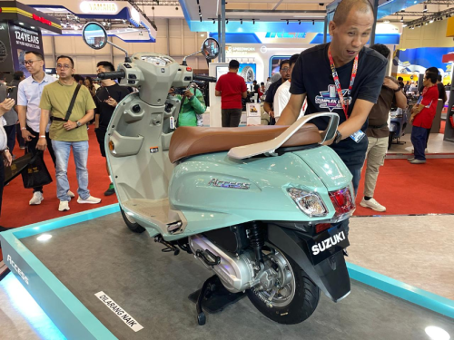 Suzuki Access 125 Resmi Diluncurkan di IMOS 2025, Skutik Retro Pas Buat Kaum Urban Pengin Tampil Beda